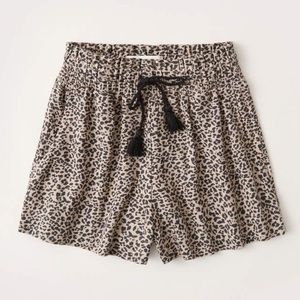 Abercrombie linen blend leopard shorts